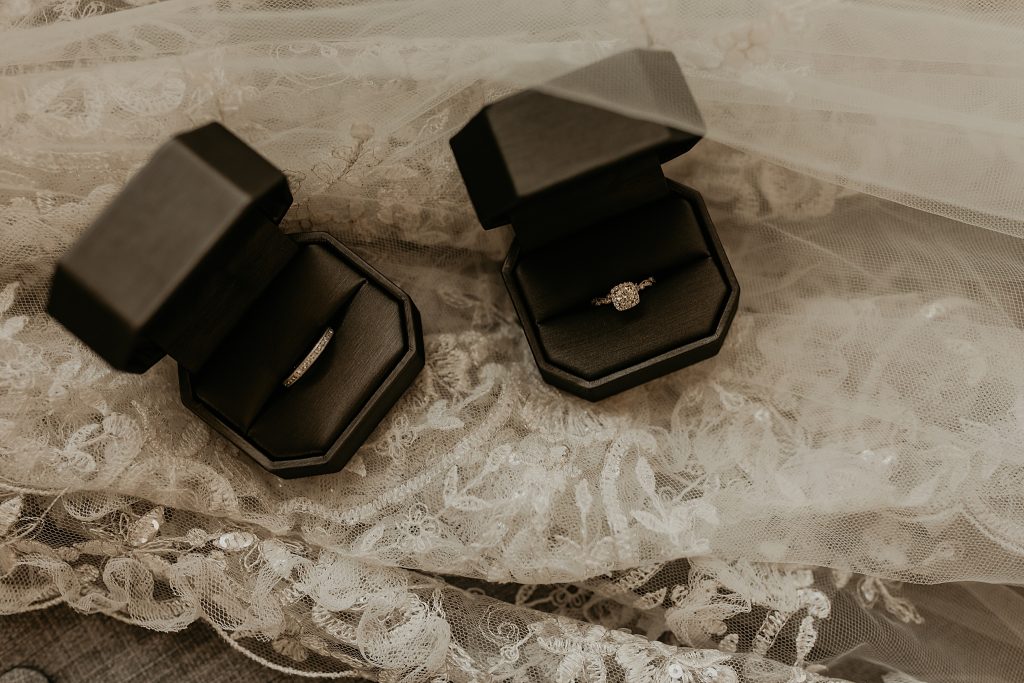 oregon wedding photographer moody ring photos