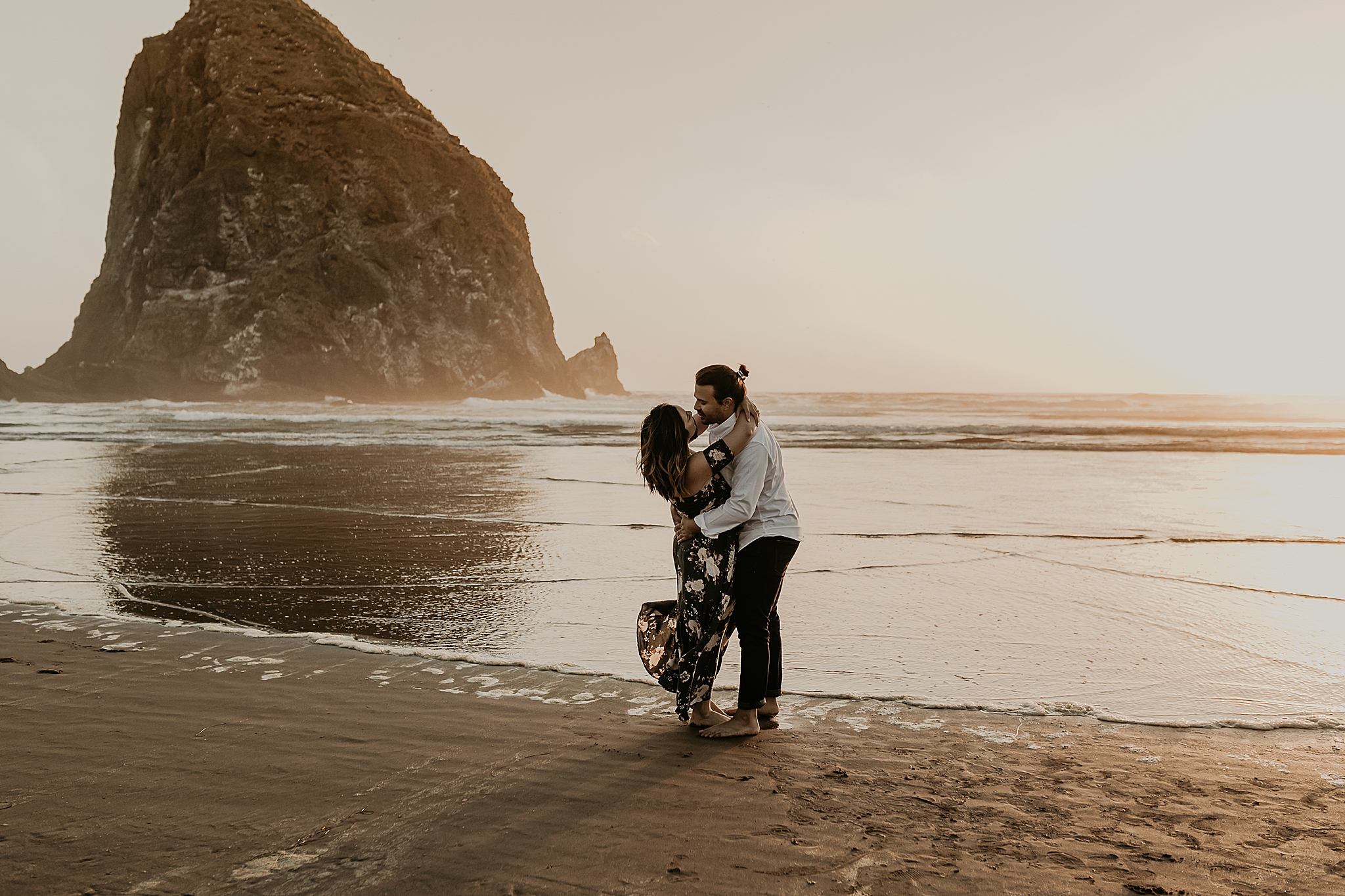 cannon beach engagement photos in oregon