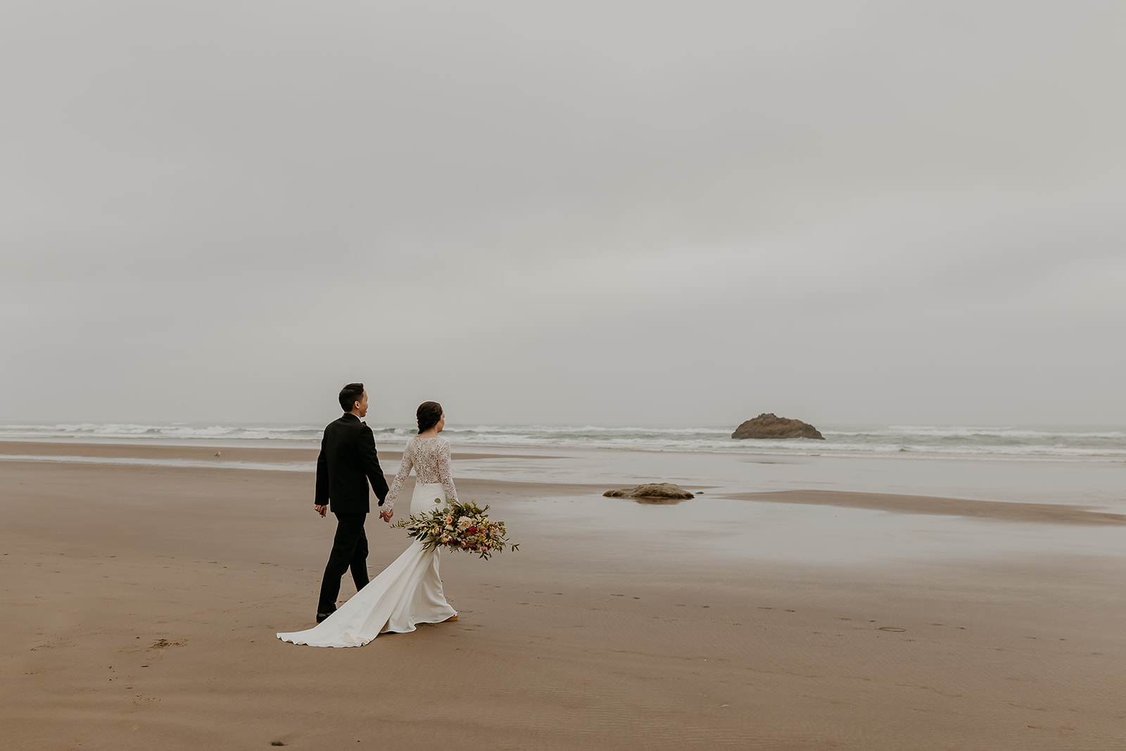 woodsy beach wedding on the oregon coast